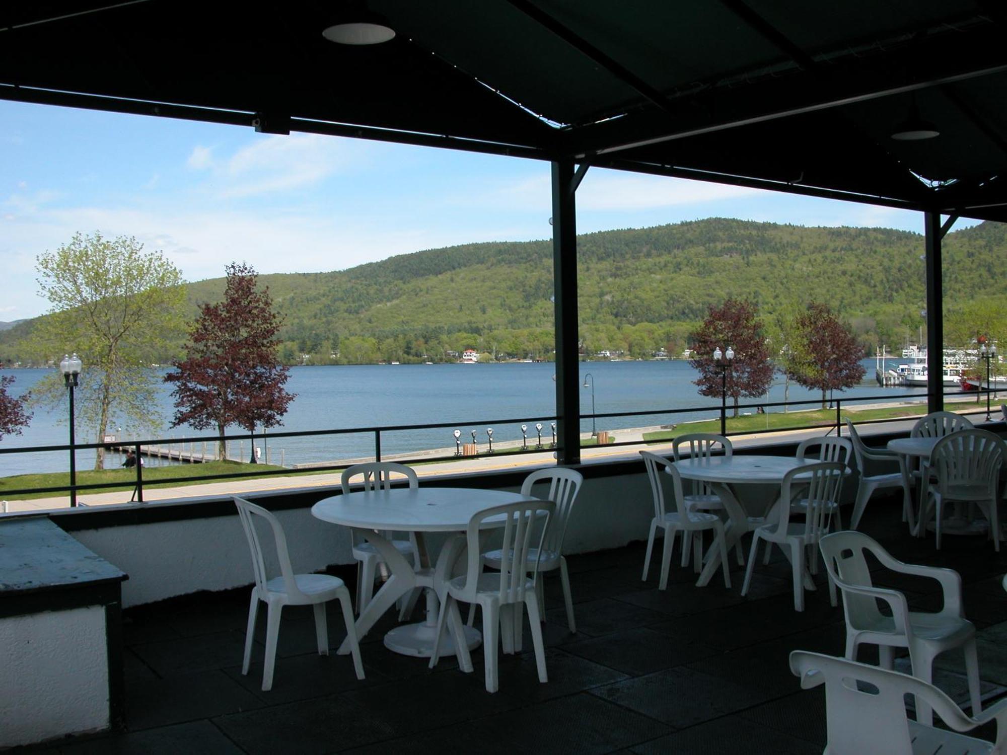 Fort William Henry Hotel Lake George Exterior photo
