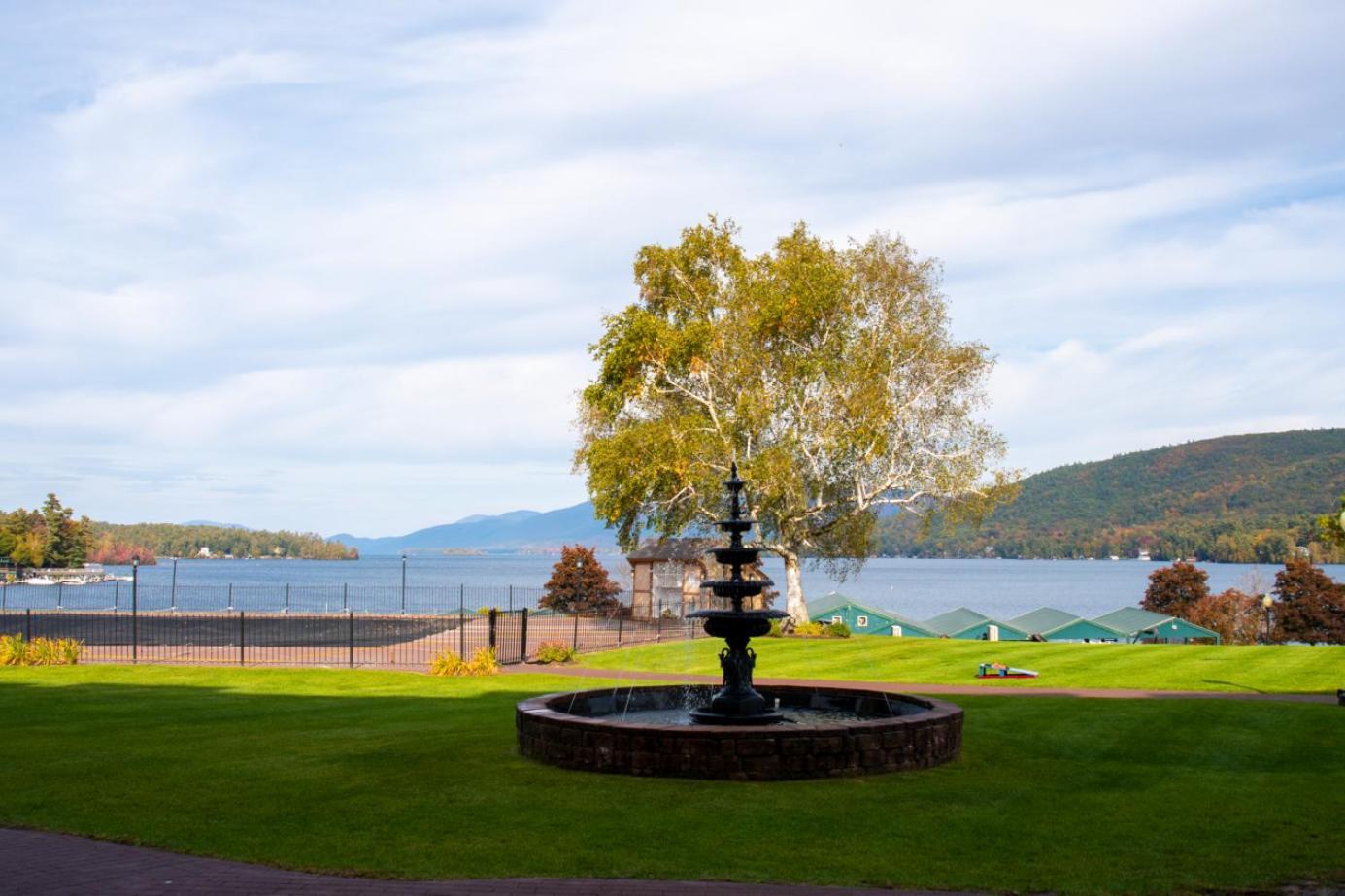 Fort William Henry Hotel Lake George Exterior photo