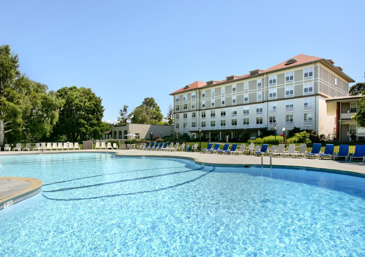 Fort William Henry Hotel Lake George Exterior photo
