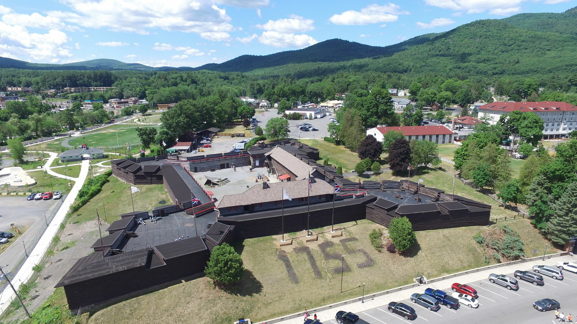 Fort William Henry Hotel Lake George Exterior photo
